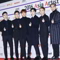 EXO di Red Carpet Asia Artist Awards 2016