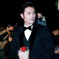 Lee Byung Hun di Red Carpet Blue Dragon Awards 2016