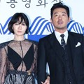 Bae Doona dan Ha Jung Woo di Red Carpet Blue Dragon Awards 2016