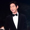 Lee Won Geun di Red Carpet Blue Dragon Awards 2016