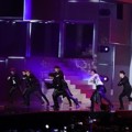 EXO Saat Nyanyikan Lagu 'Monster'