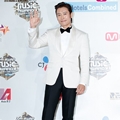 Lee Byung Hun di Red Carpet MAMA 2016
