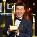 Kim Jong Min Raih Piala Daesang di KBS Entertainment Awards 2016