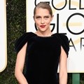 Teresa Palmer dengan Gaun Velvet Armani Prive