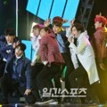 Seventeen Enerjik Nyanyikan Lagu 'Pretty U' di Hari Kedua Golden Disk Awards 2017