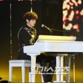 Chanyeol Main Piano Iringi EXO Bawakan Lagu 'For Life'
