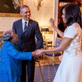 Barack Obama dan Michelle Menari Bersama Wanita Berusia 106 Tahun Virginia McLaurin di Peringatan Sejarah Afrika-Amerika