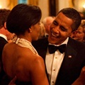 Wajah Obama Terlihat Bahagia Saat Berdansa Mesra Dengan Michelle di Governor's Ball, Tahun 2009