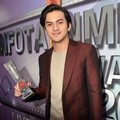 Rizky Nazar Menang di Kategori Selebriti Pria Paling Memikat
