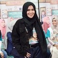 Sivia Azizah di Gala Premier Film 'Cahaya Cinta Pesantren'
