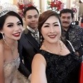 Teman-Teman, Keluarga dan Kerabat Penuhi Undangan Mempelai