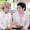 Prosesi Suap-suapan di Pernikahan Marsha Tengker - Barry Tamin
