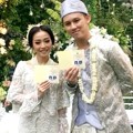 Rini Wulandari dan Jevin Julian dengan Bangga Pamer Buku Nikah