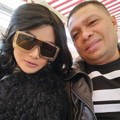 Krisdayanti dan Raul Lemos Menyempatkan untuk Selfie Berdua di Tengah Liburan