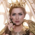 Jessica Iskandar Pose Serius Saat Pemotretan