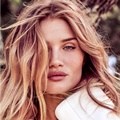 Rosie Huntington-Whiteley di Majalah Harper's Bazaar Australia Edisi Oktober 2016