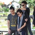 Eva Celia dan Sophia Latjuba di Pemakaman Nien Lesmana