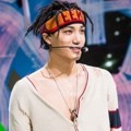 Kai Menawan dengan Rambut Gimbal di Acara 'Inkigayo' SBS