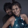Walaupun belum membocorkan tanggal pernikahan mereka, Petra dan Firrina sukses membuat gemas lewat foto preweddingnya.
