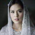 Jelang menikah, Raisa menggelar serangkaian prosesi adat Sunda di kediamannya di kawasan Cinere, Depok, Jawa Barat, Selasa (29/8) pagi.