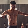 Latihan fisik yang berat hingga badan memar pun dijalani oleh Kang Ha Neul.