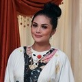 Krisdayanti Sembelih Hewan Kurban