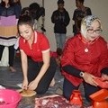 Nikita Willy Potong Daging Kurban Ditemani Pacar