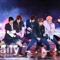 NCT 127 tampil membawakan single 'Cherry Bomb' di Busan One Festival 2017.