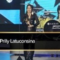 Prilly Latuconsina untuk ketiga kalinya membawa pulang piala Aktris Terfavorit, wah selamat.