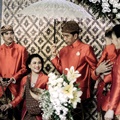 Prosesi 'Dodol Dawet' juga dilakukan oleh Presiden Jokowi beserta keluarga.