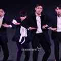 NU'EST W Saat Nyanyikan Lagu 'Where You At' di Asia Artist Awards 2017