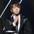 Hwang Chi Yeul Raih Piala Best Icon