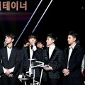 NU'EST W Raih Piala Best Entertainer