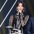 Yoona SNSD Raih Piala Best Artist