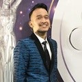 Meski tak ditemani Sarwendah, Ruben Onsu tetap tampil maksimal di SCTV Awards 2017.