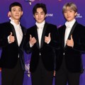 Penampilan kece tiga personel subunit EXO-CBX di Red Carpet MAMA 2017 Jepang.