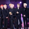Seventeen meraih piala Best Dance Performance Male Group diMAMA 2017 Jepang.