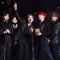 Monsta X meraih piala Best Concert Performer di MAMA 2017 Jepang.