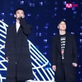 Kolaborasi Dynamic Duo dan Chen EXO di panggung MAMA 2017 Hong Kong.