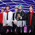 NCT 127 meraih piala New Asian Artist di MAMA 2017 Hong Kong.
