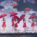 G-Friend Tampil Pakai Payung Saat Bawakan Lagu 'Summer Rain'