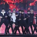 Wanna One membawakan lagu 'Beautiful' disusul dengan 'Burn It Up' di MelOn Music Awards 2017