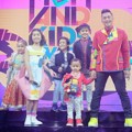 Irfan Hakim dan Alifa menjadi host Mom & Kids Awards 2017.