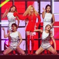 Berikutnya ada HyunA yang tampil di KBS Gayo Daechukjae 2017 dengan lagu 'RED'.