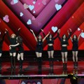 Twice melanjutkan nyanyi lagu 'Heart Shaker' di KBS Gayo Daechukjae 2017.