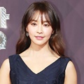 Jung Yoo Mi cantik dan elegan di Red Carpet SBS Drama Awards 2017