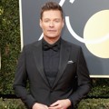 Ryan Seacrest tampil gagah di Red Carpet Golden Globe Awards 2018.