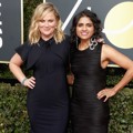 Amy Poehler dan Saru Jayaraman kompak di Red Carpet Golden Globe Awards 2018.
