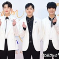 Keempat personel NU'EST W tampil ganteng di red carpet Golden Disc Awards 2018.