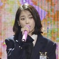 IU Duduk Anggun Bawakan Lagu 'Pallete' di Gaon Chart Music Awards 2018
